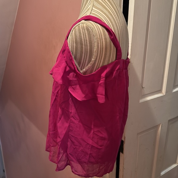 She cold shoulder top - Picture 2 of 7